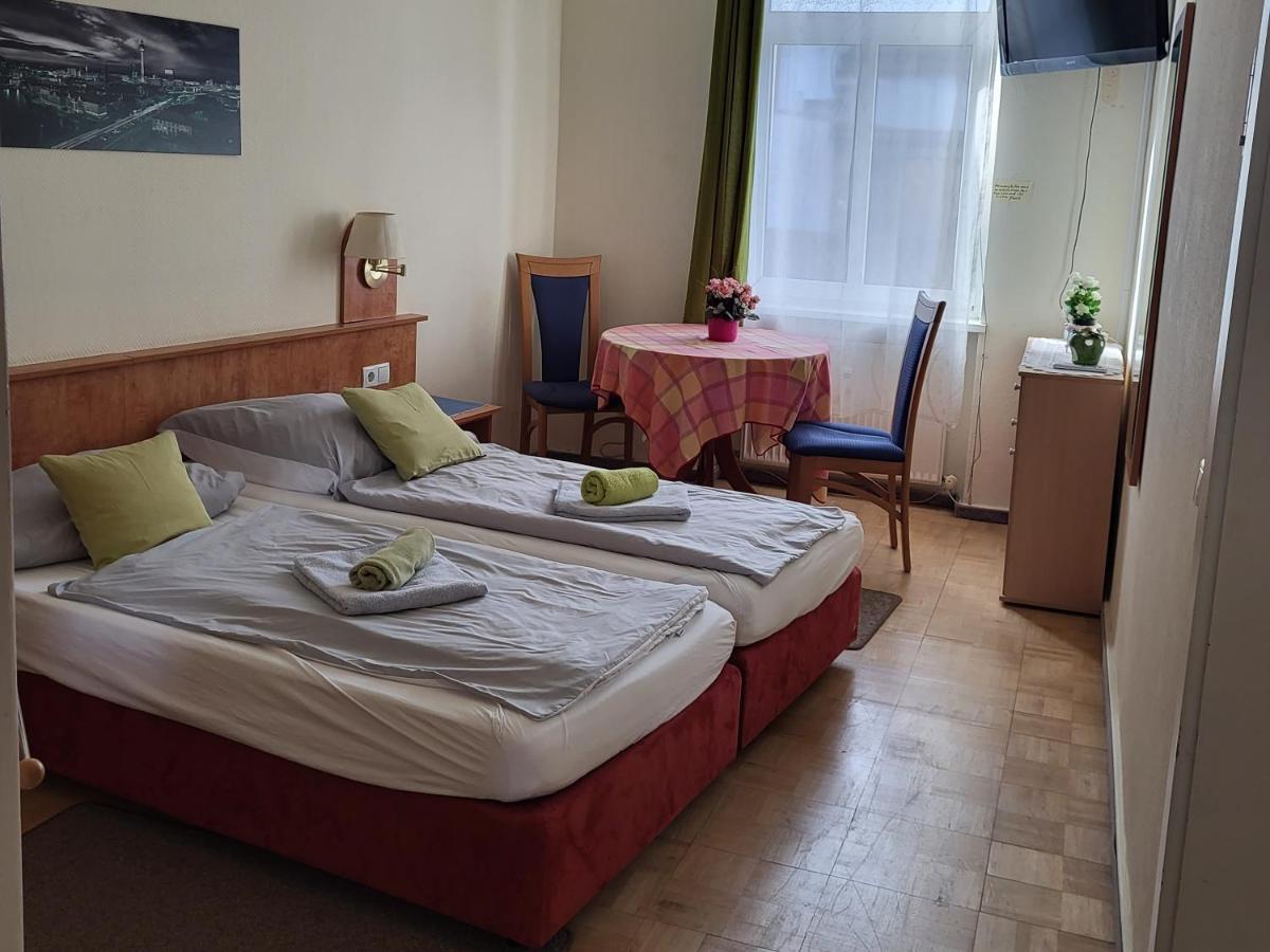 Pension Hubertus Berlin Bagian luar foto