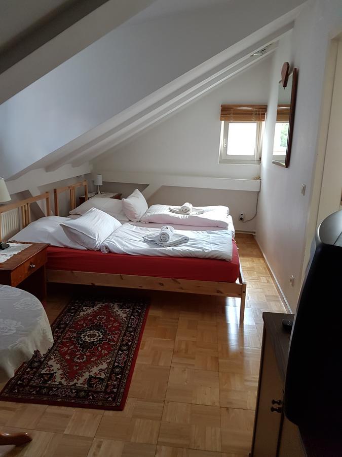 Pension Hubertus Berlin Bagian luar foto